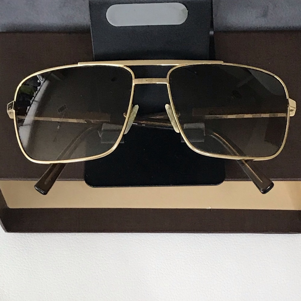 Louis Vuitton - Attitude Gold U - Sunglasses - Picture 2 of 8